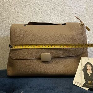 Elegant Tan Leather Handbag